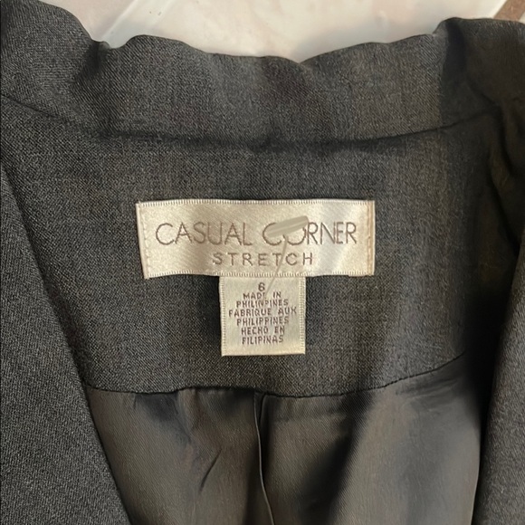 Casual Corner Charcoal Gray Pantsuit Elegant and Tailored - Picture 2 of 6